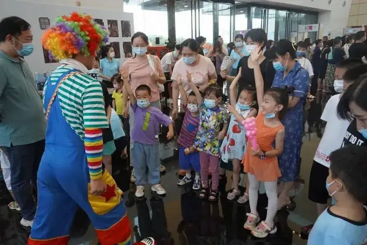 今日演出继续,大型魔幻儿童剧《魔法城堡——奇幻之旅》带来一场