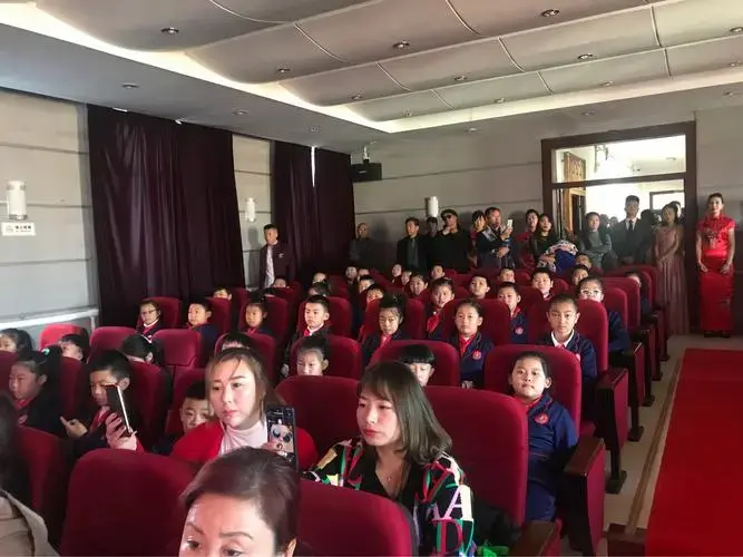 太阳花儿童剧社的小演员们火了一把