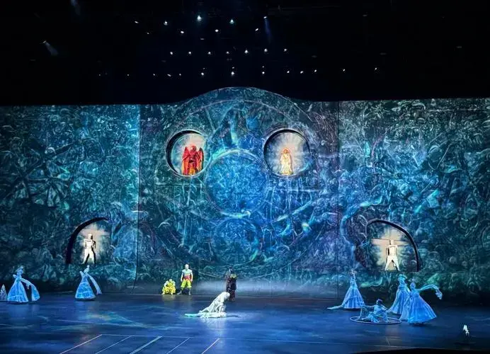 杭州x秀:沉浸式体验与艺术盛宴 🎭 舞台设计 杭州x秀的舞台设计令人