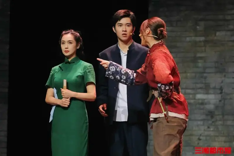 现象级荒诞喜剧《驴得水》粤语版在长沙精彩上演,一票难求