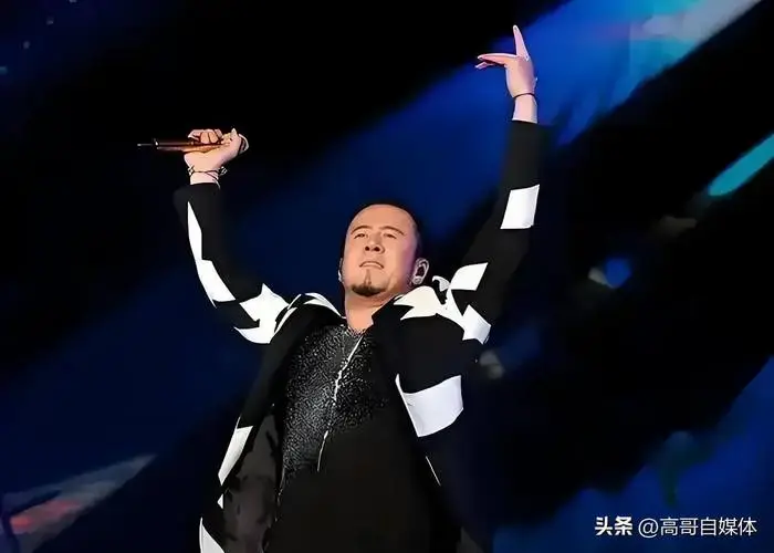 杨坤澳门演唱会圆满成功,一首《无所谓》,将现场气氛推向高潮!