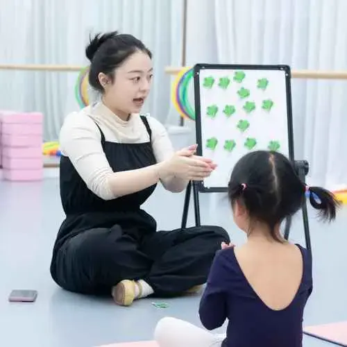 天鹅湖的艺术启蒙课也太有趣了叭!\\n一节课到底能玩儿多少东西?
