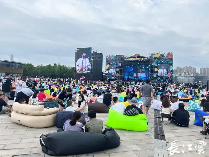 入侵企画等34组原创音乐人和乐队齐聚江城武汉,用音乐点燃夏日激情