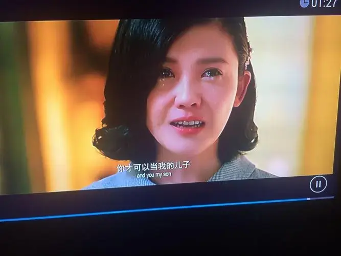 舞台设计应该如何根据剧本构思和实现表演空间?