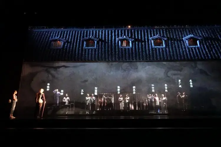 话剧《红岩魂》重庆首演 ,六个