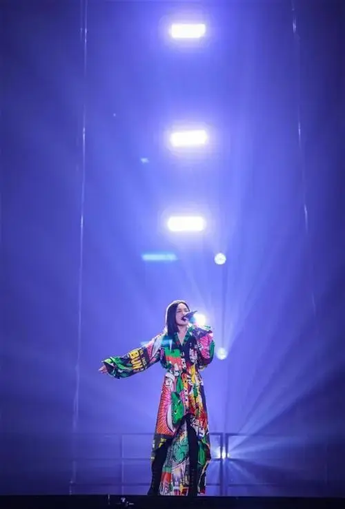 时隔五年徐佳莹送武汉歌迷一件奢侈礼物