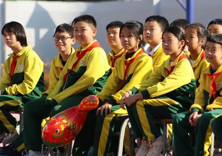 还通过寓教于乐的方式,潜移默化中让孩子们领悟到诚实与勇敢的重要性