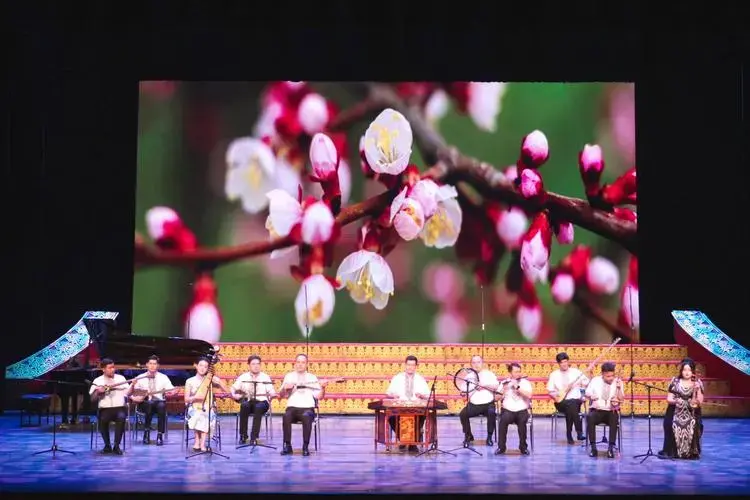 我校《时和岁丰——二十四节气主题音乐会》在第三届新疆文化艺术节