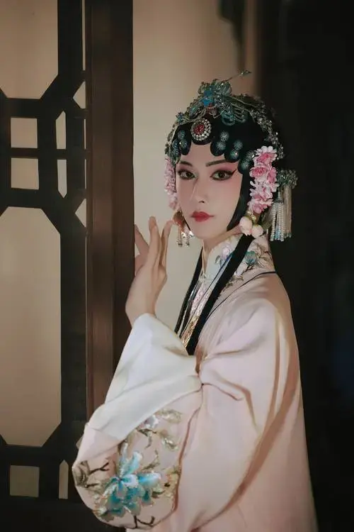 刘宇表演昆曲《游园惊梦》!新扮相让人眼前一亮