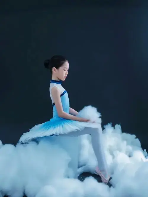 儿童天鹅湖芭蕾各种美丽的小天鹅