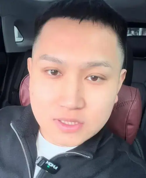张鹤雯,德云社鹤字科的相声演员,摇身一变成了青联委员,这消息一出