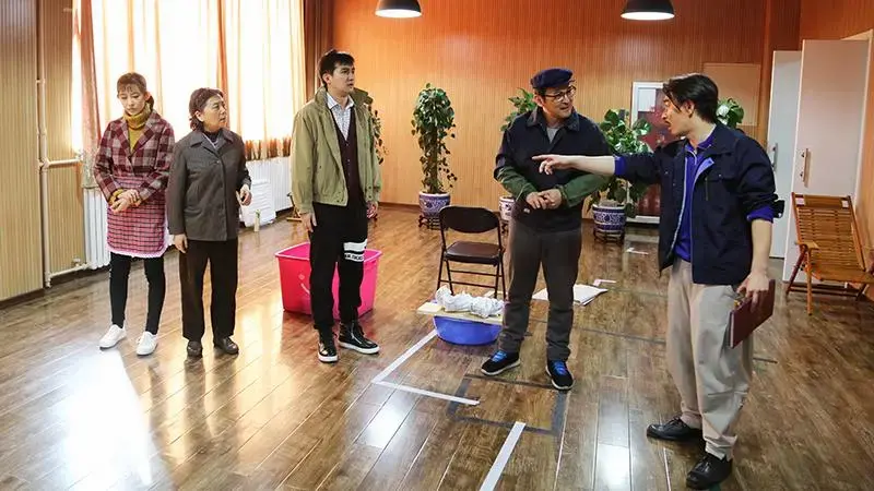 京味儿话剧《北京邻居》彩排现场张溪芸:我在《北京邻居》,这部话剧里