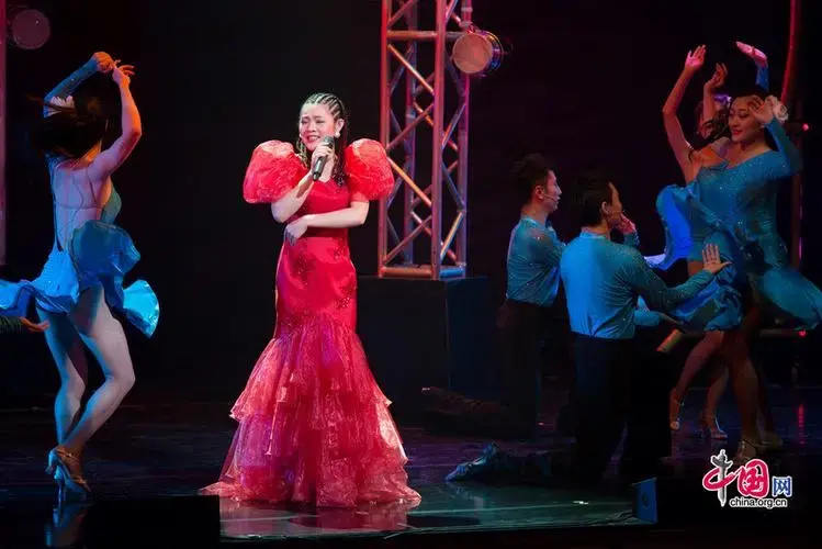 音乐剧爱上邓丽君首演获成功引发怀旧热潮