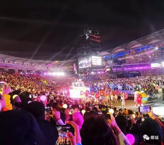 海口五源河体育场万人跨年狂欢! 湖南卫视跨年演唱会嗨翻2020!