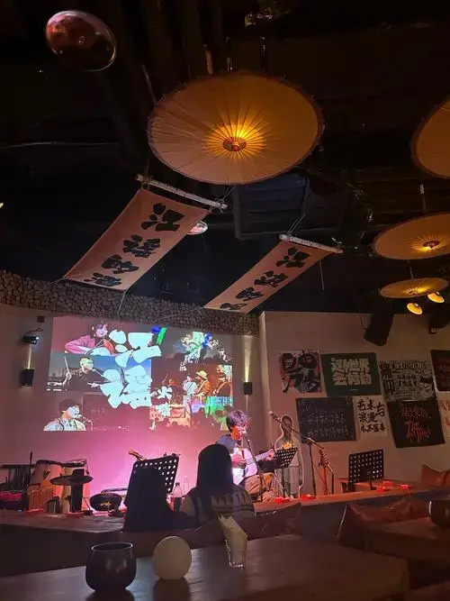 逛完观音桥 跟小姐妹👭聚会🎈 \\n首选这家星光68旁边的民谣音乐