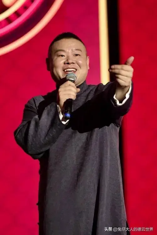 岳云鹏把相声专场变成演唱会,到观众席边唱边握手,现场效果爆燃