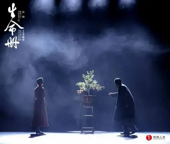 而话剧《生命册》历时五年进行创作改编,将一个个鲜活真实的生命故事