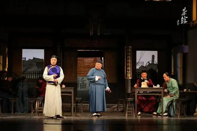 众所周知,每一次《茶馆》的演出都是一次人艺老演员们盛大的聚会,而今