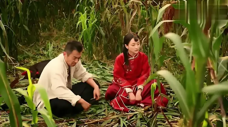 《红高粱》:生命狂欢与民族气节的颂歌