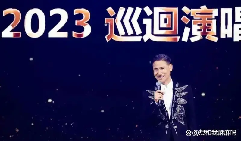 张学友演唱会上玩一字马,《吻别》全场合唱,有人坐直升机来捧场
