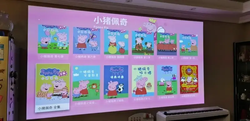 小猪佩奇的歌舞剧正在全国巡演,我们带着孩子在北京看了这场演出.