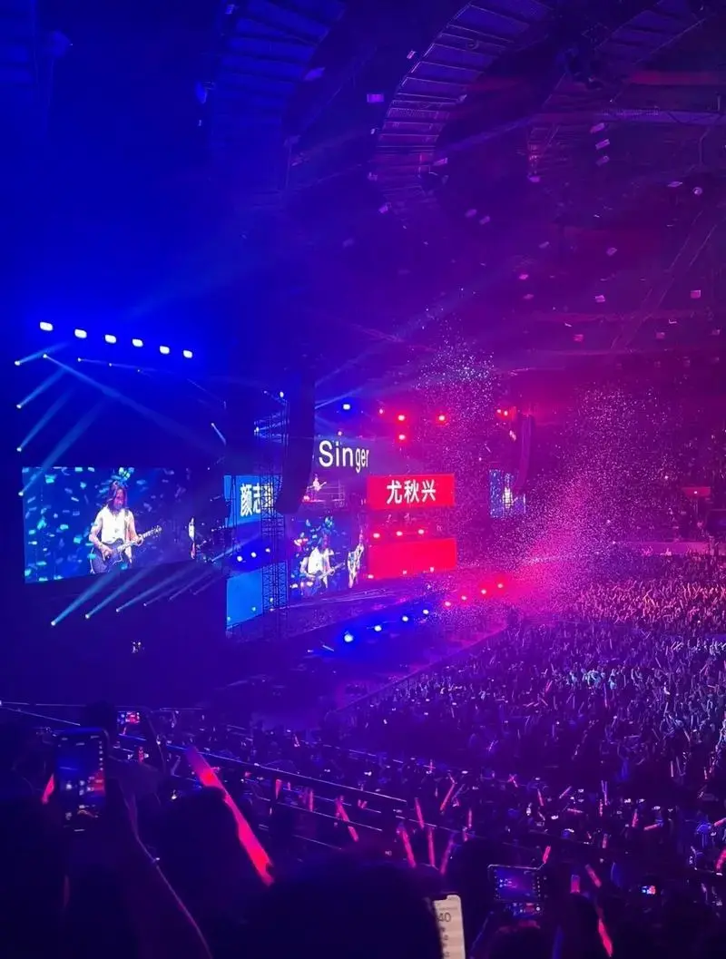 一个人去看动力火车啦!一共想看三个人的演唱会,昨晚第三个也实现了!