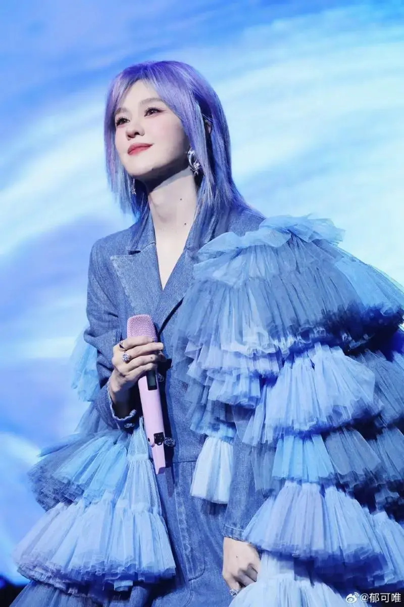 郁可唯的北京演唱会造型简直美到爆炸!