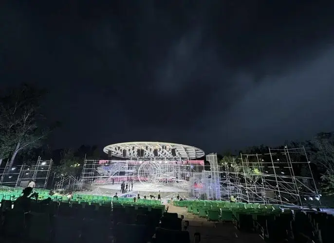 《仲夏夜之梦》沉浸式体验 🌳 探索北京艺术中心露天剧场的魔法世界