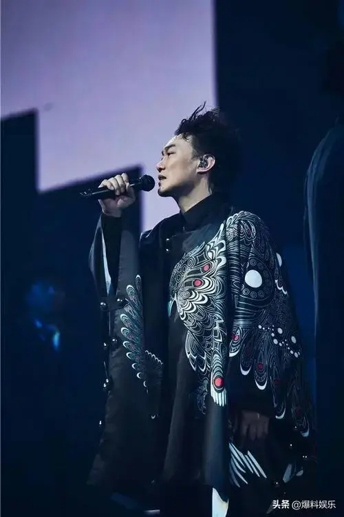 陈奕迅高雄演唱会延期后开唱!27首金曲嗨翻全场,票房吸金2.3亿
