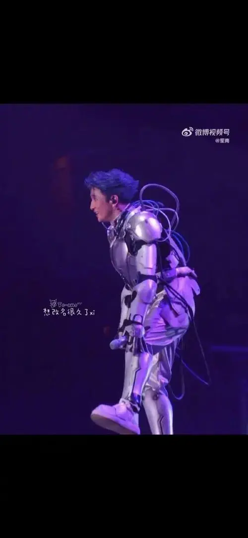 不愧是玩浪漫的高手#能够去薛之谦的演唱会绝对是一场福利大放送,而且
