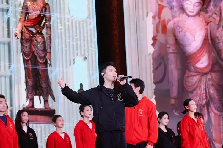 国家话剧院新剧下月首演 张艺兴饰两角述别young敦煌