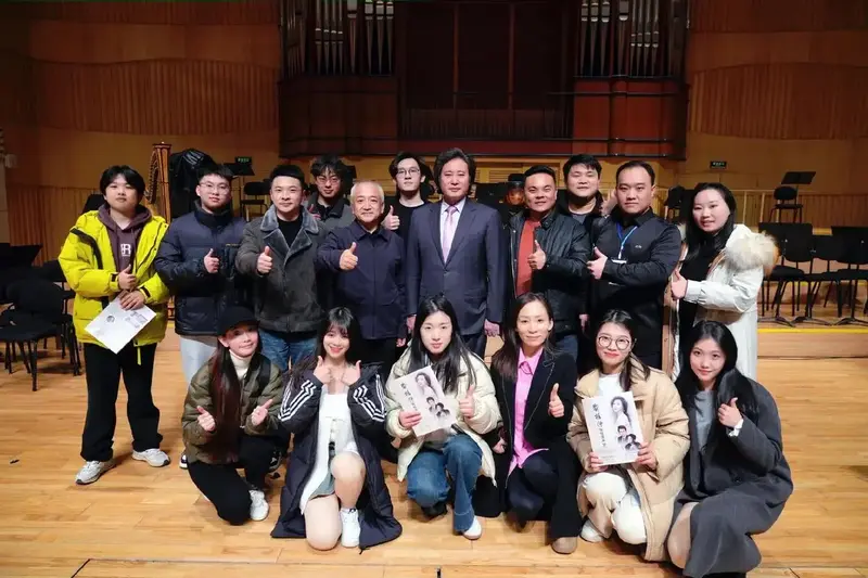 戴梓伊姐姐音乐会圆满成功#戴玉强 #音乐会 #戴梓伊 #声乐 - 抖音