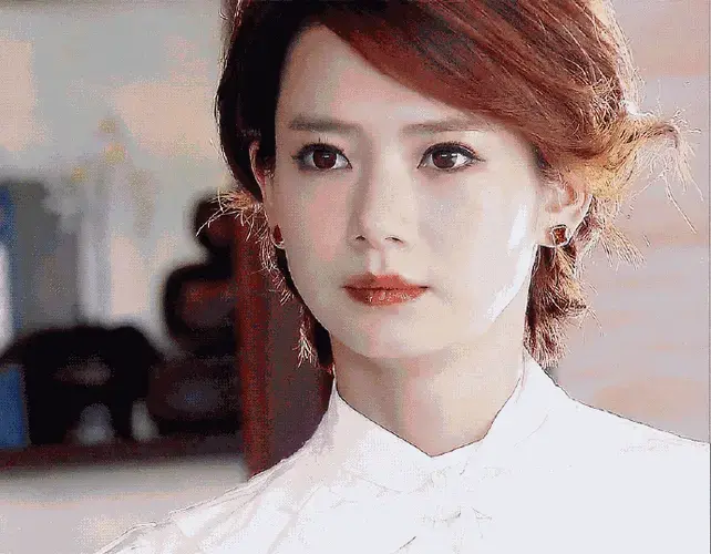 今晚直播live,戚薇唱《如果爱忘了》,长发好有沐之晴的感觉啊,回忆杀
