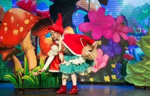 9月世界经典儿童童话剧《小红帽与魔法森林》精彩上演