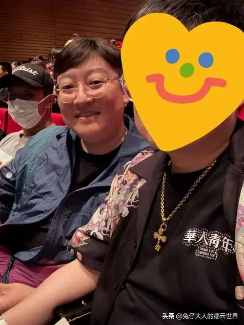 德云社副总烧饼杭州探班,后台合影曝光,升官后更显负责