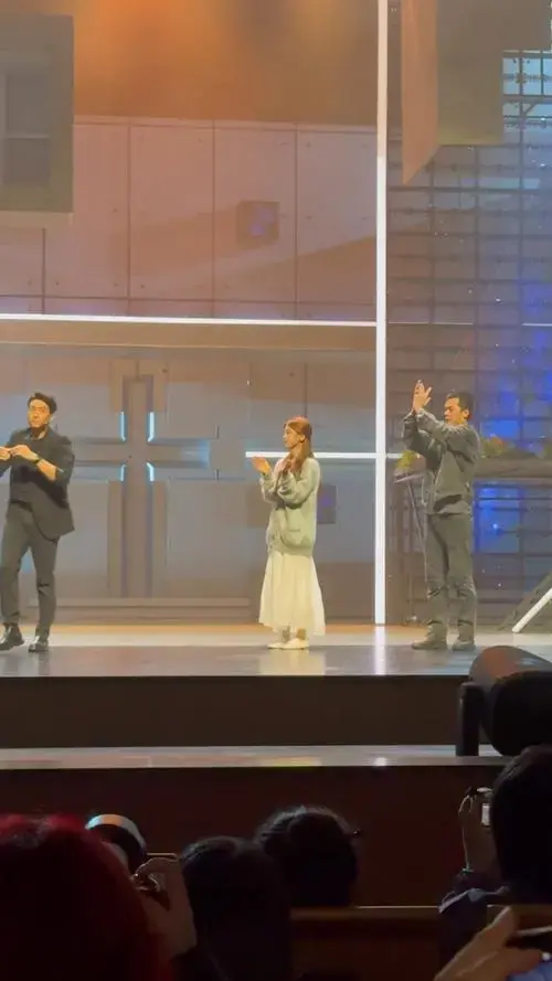 原来是刚结束话剧你好疯子超越青春版2024全国巡演的超越宝宝[送花花]