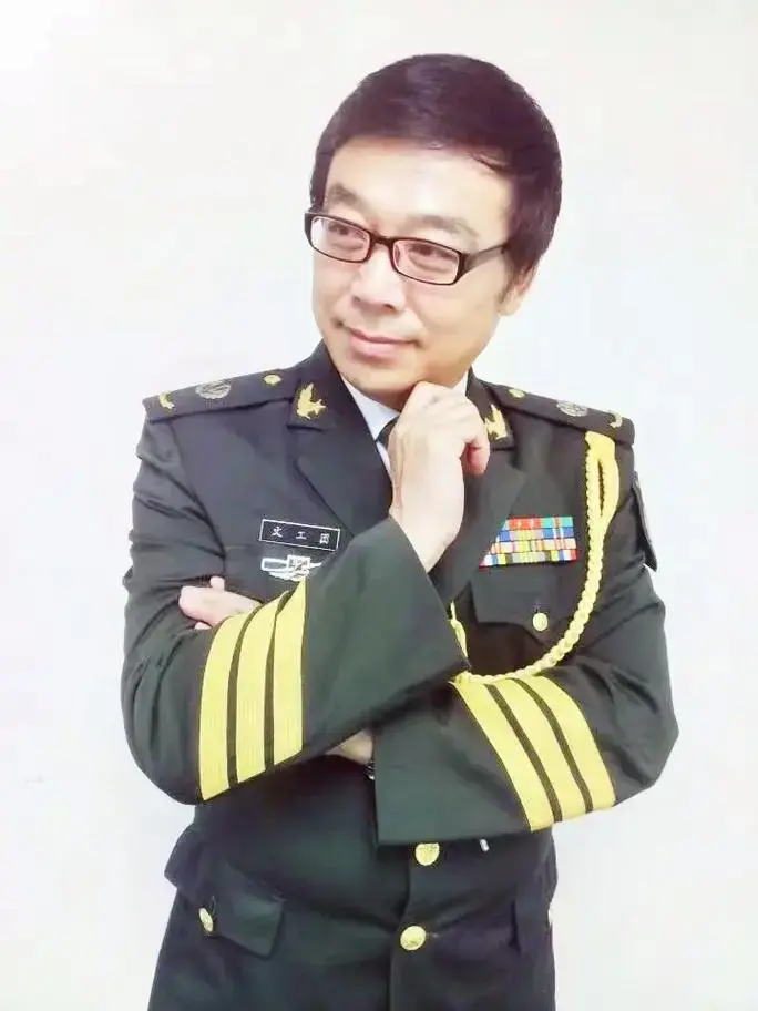 致敬军旅艺术家高歌老师 - 抖音