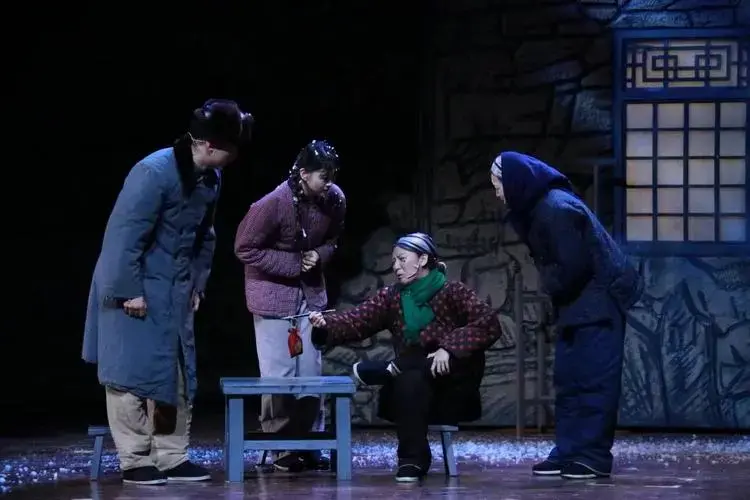 雪润伊宁 鲁伊情浓|话剧《雪落无声》西部巡演·伊宁站圆满成功