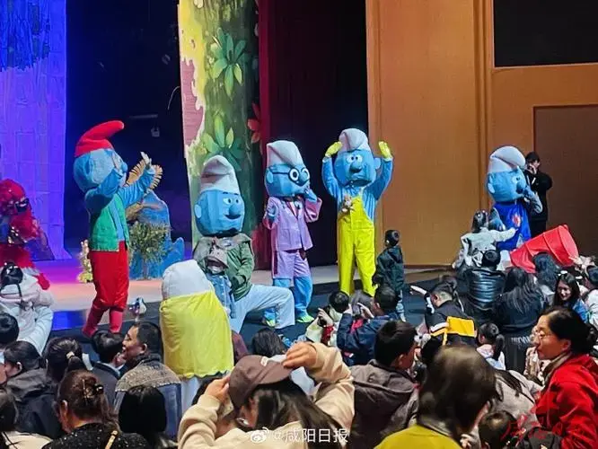 经典启蒙儿童剧《蓝精灵之精灵冒险》在此华丽登场,引领观众身临其境