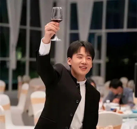 德云社郭麒麟新剧杀青,定妆合影照曝光,阎鹤祥在剧中有客串