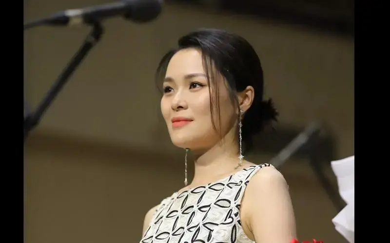 【龚爽】《在水一方》