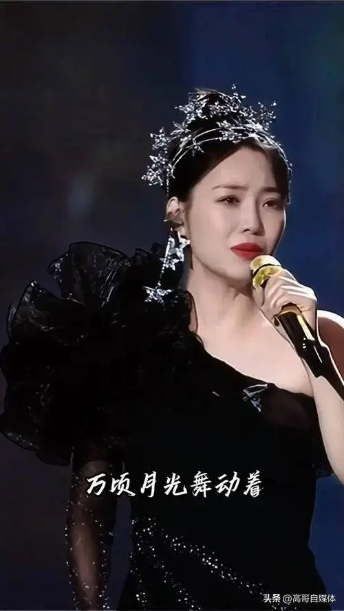 云朵演唱会感恩师父,却遭网友质疑,这背后有啥故事?