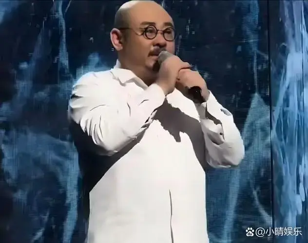 刀郎上海演唱会燃爆全场!万人合唱青春,3.