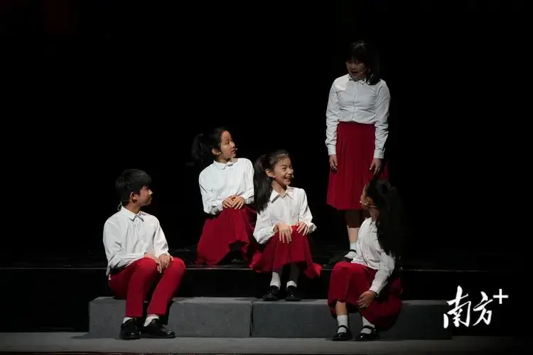 刷屏朋友圈的话剧《先锋少年》火热加演!全国巡演即将开启