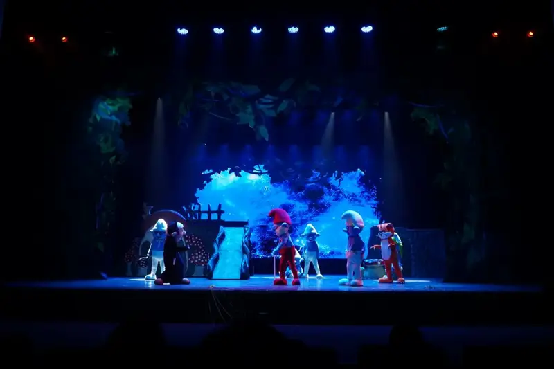 儿童剧《蓝精灵》在乌鲁木齐市艺术剧院举行首场演出