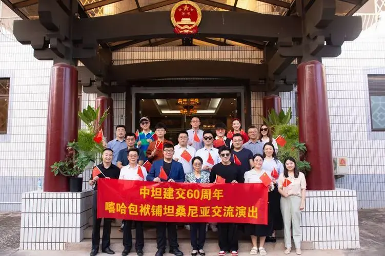 相声走出国门,嘻哈包袱铺和德云社打擂台?_演出_观众_文化