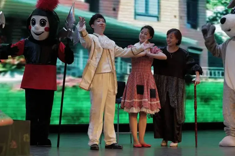 【海淀云剧场】童艺出品沉浸式体验小剧场儿童剧《灰姑娘与水晶鞋》