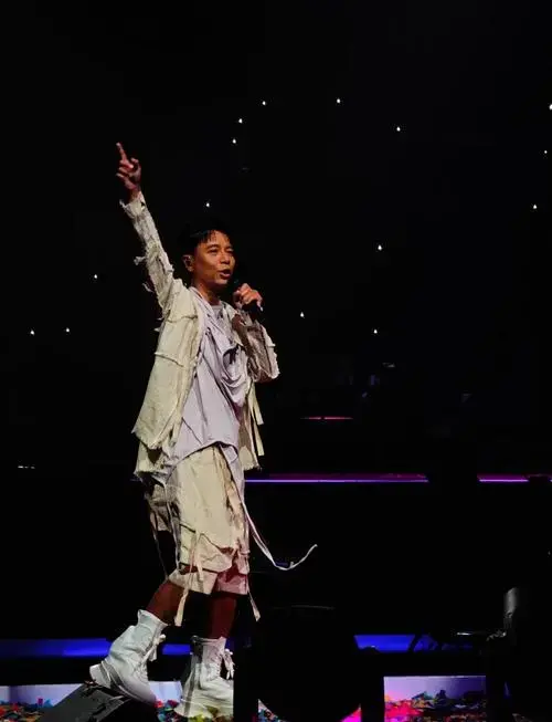 李克勤演唱会:57岁仍巅峰