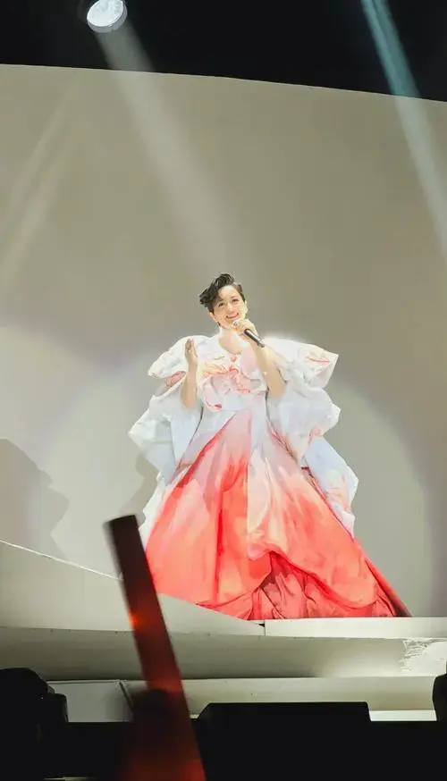 梁咏琪演唱会:时间与情感的交织