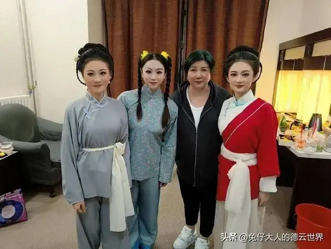 德云社演员为观众奉献精彩曲剧